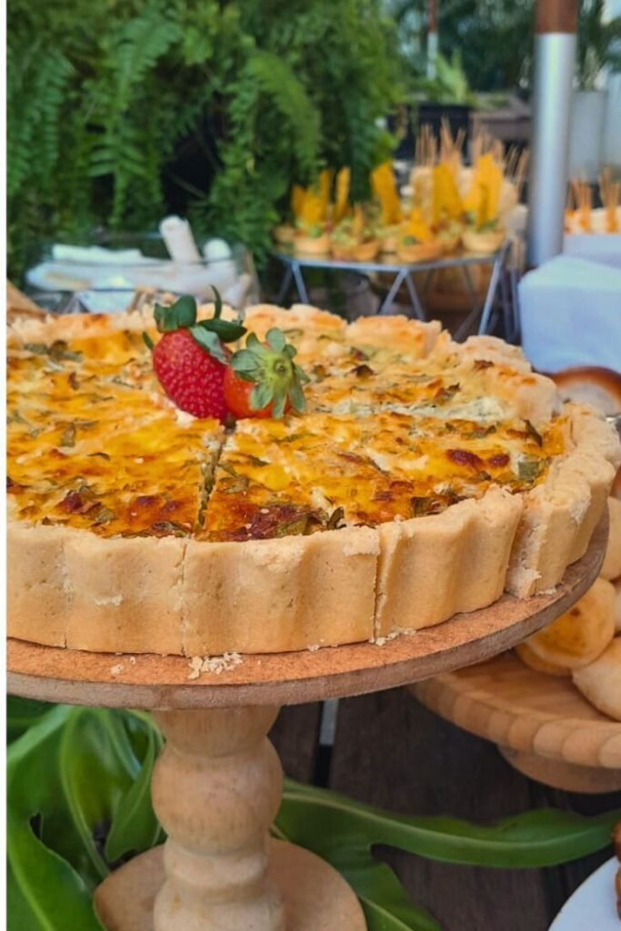 Mesa preparada para brunch pela Aipim na Manteiga